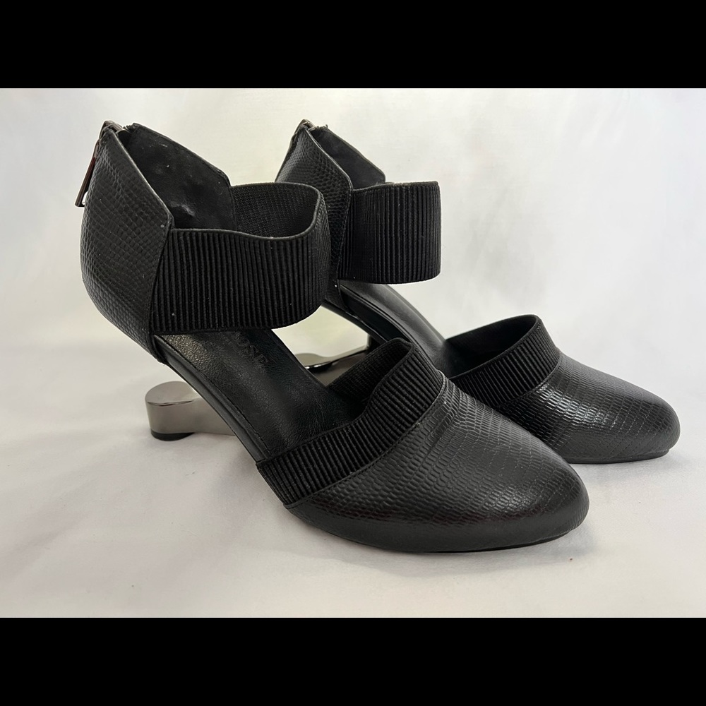 Jady Rose - Black Asymmetrical-Heel Leather Pump